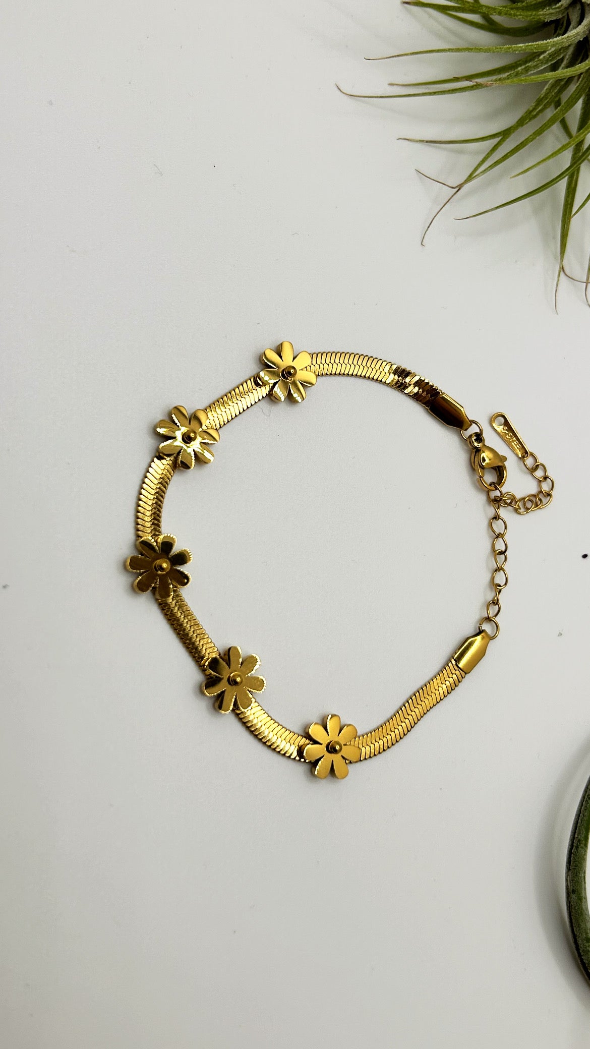 Dainty Daisy Bracelet