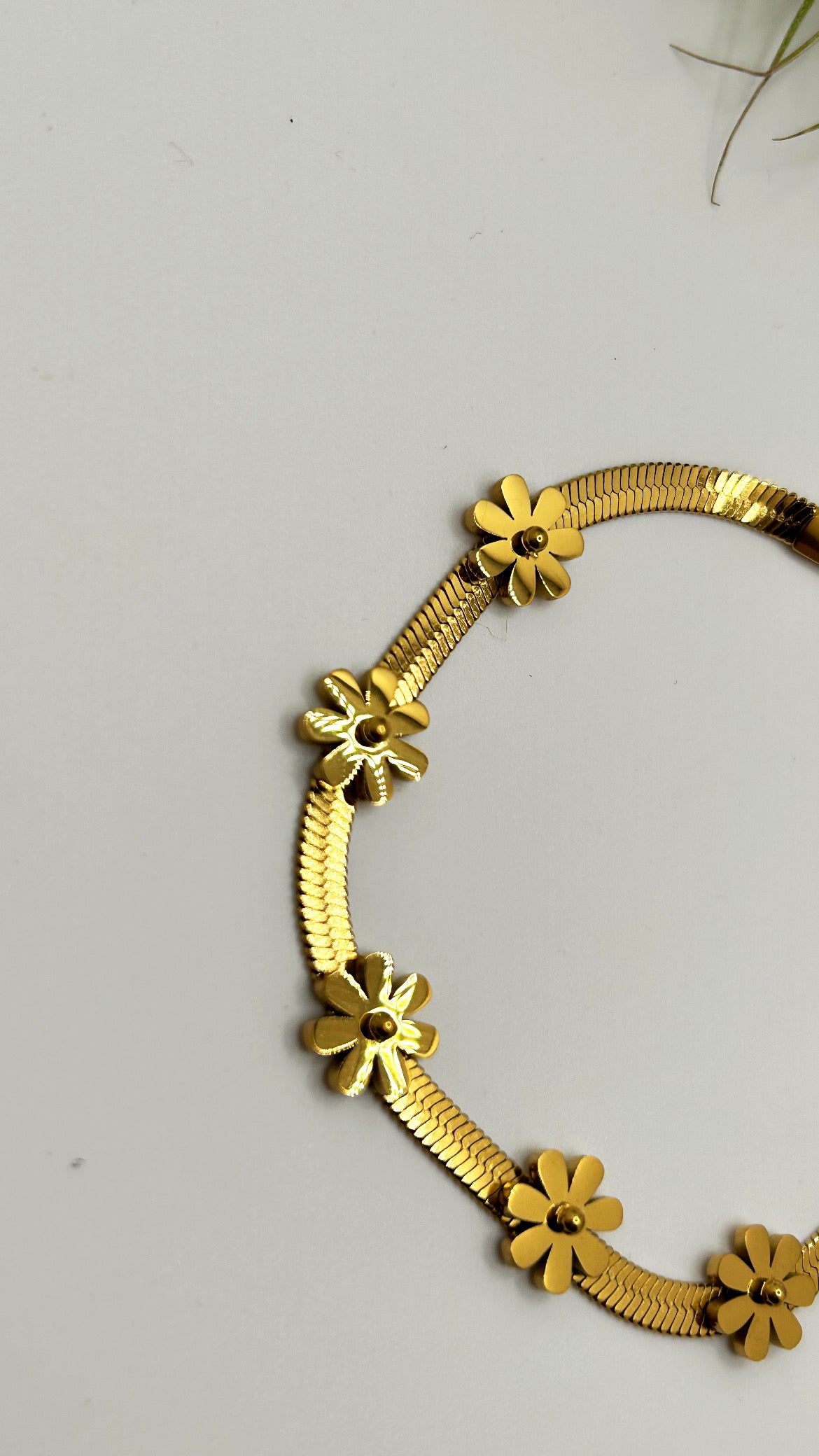 Dainty Daisy Bracelet