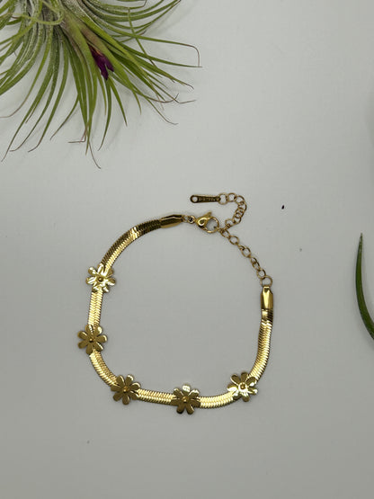 Dainty Daisy Bracelet